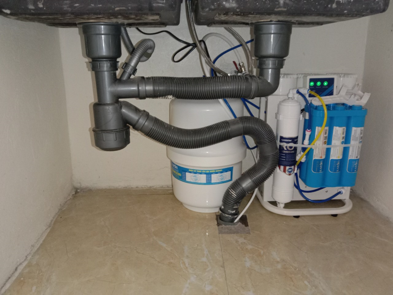 Máy lọc nước Karofi KAQ-U95 